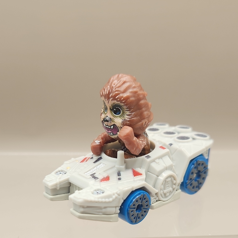 Hot Wheels Chewbacca Star Wars Racer Verse Millennium Falcon